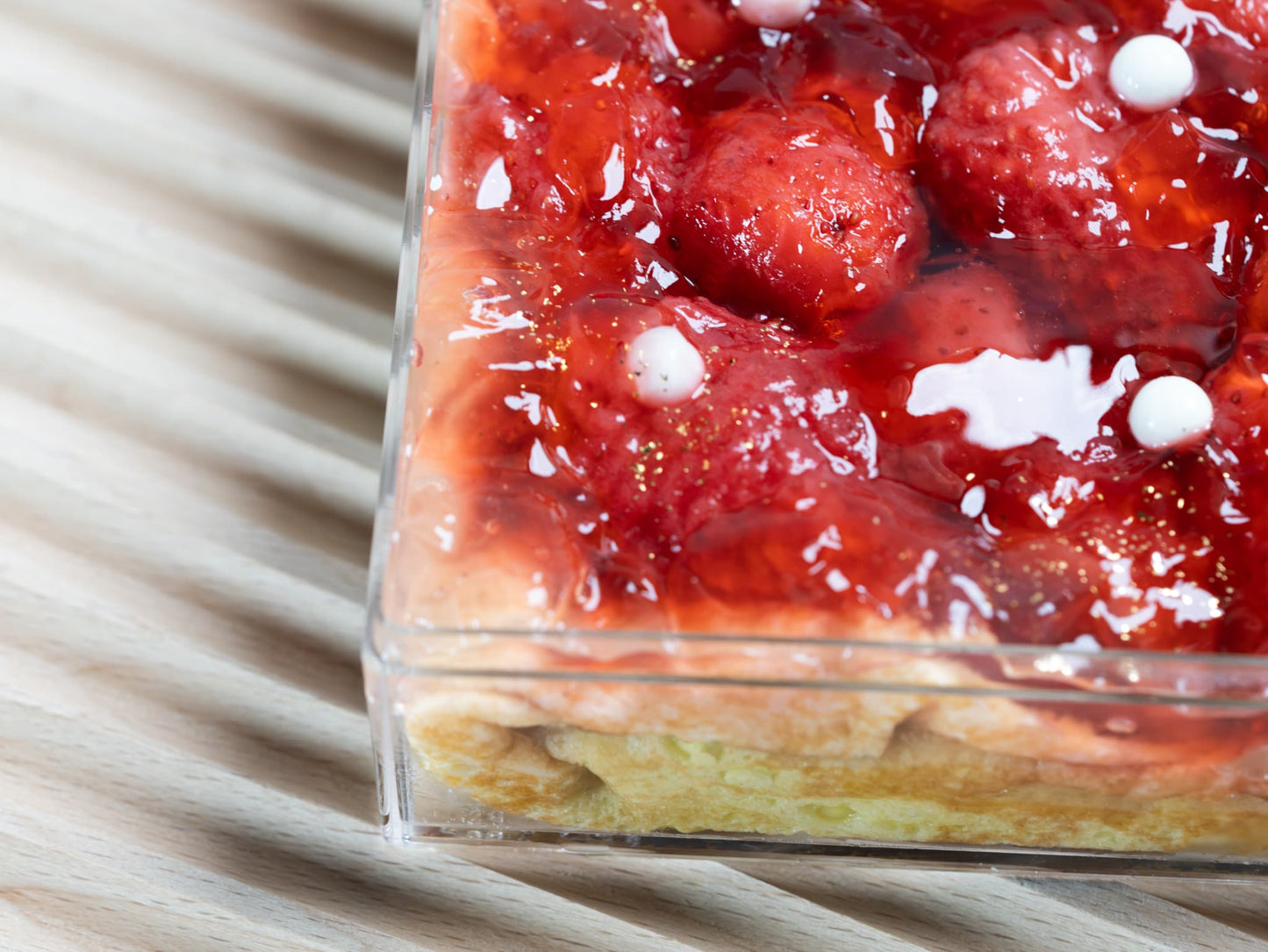 冬の箱詰めクレープ【苺ピスタチオ】 オンラインストア限定