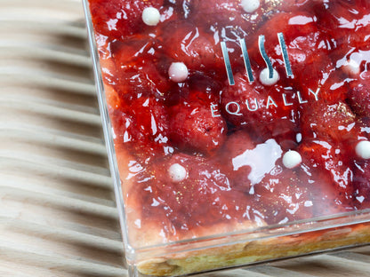 冬の箱詰めクレープ【苺ピスタチオ】 オンラインストア限定