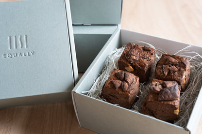 Macadamia nut and chocolate scones (4 pieces in a box)