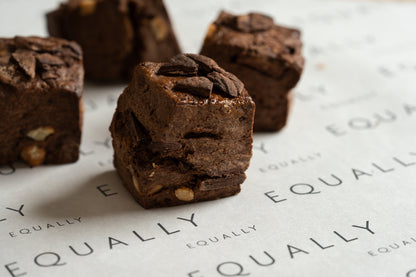 Macadamia nut and chocolate scones (4 pieces in a box)