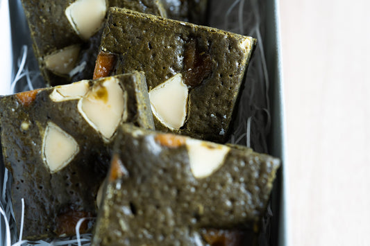 Assortment of 5 matcha and apricot brownies